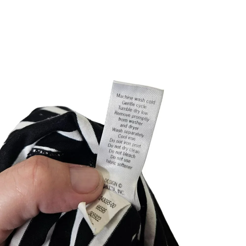 Athleta XS Black & White Striped Cropped Leggings - Yoga‎ Pants
